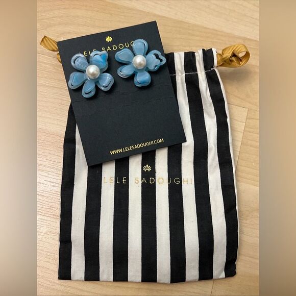 Lele Sadoughi Sky Blue Pearl Azalea Acetate Button Earrings NWOT - Picture 1 of 5